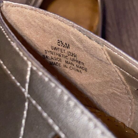 Studio Works round toe slip on shoes metallic silver, 2” stacked heel size 8.5 - Picture 9 of 10